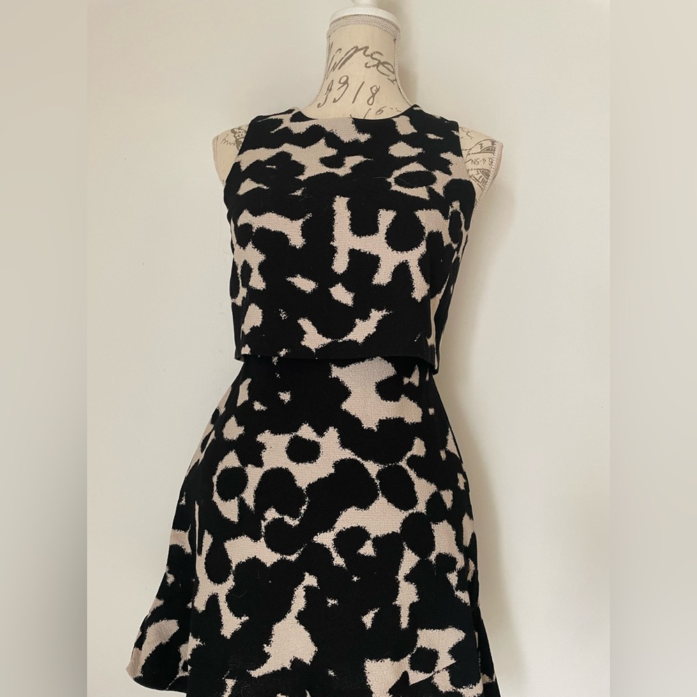 Banana Republic Black and Cream Sleeveless Midi Dress